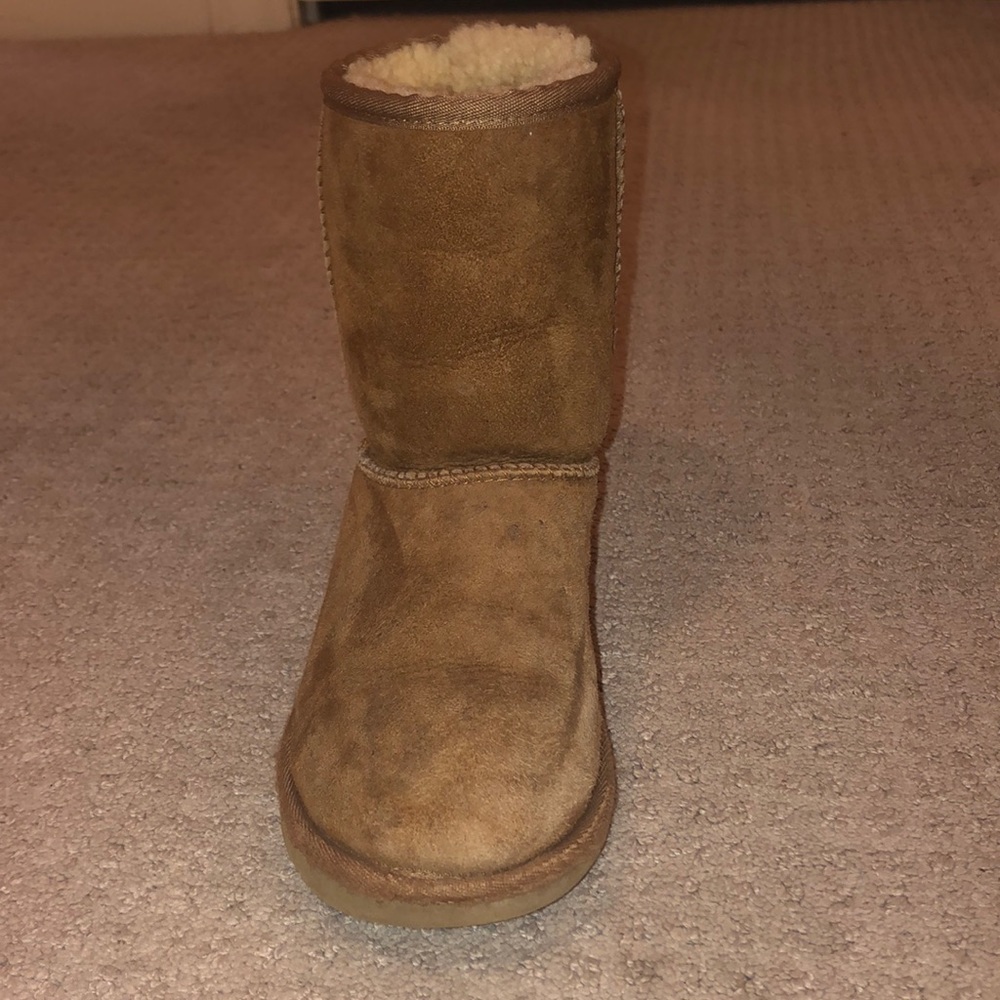 UGGS - Picture 2 of 3
